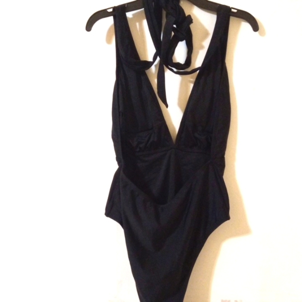 CUPSHE BLACK HALTER WRAP TIE PLUNGE V-NECK ONE PIECE SWIMSUIT SIZE SMALL NWT - Picture 6 of 7